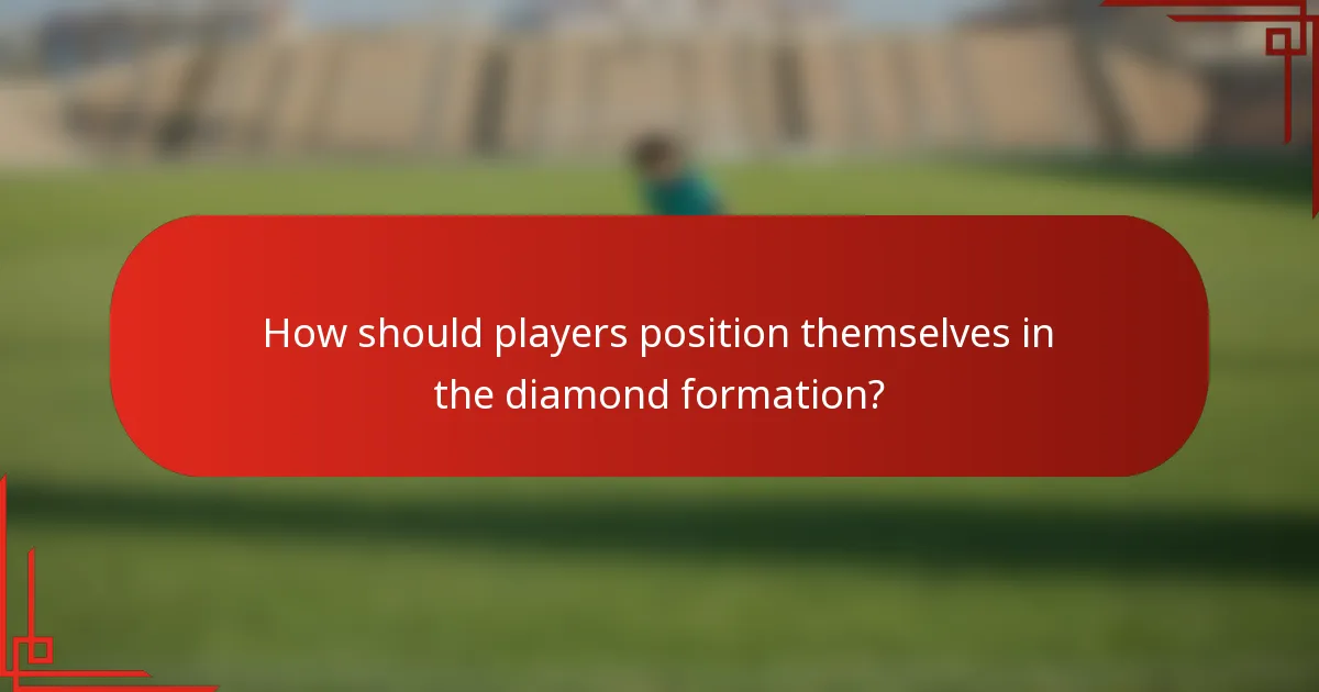 How should players position themselves in the diamond formation?